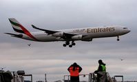 Авиакомпания Emirates готова покрыть расходы пассажиров на лечение COVID-19