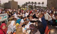 Египтяне позавтракали на площади Тахрир