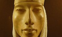 Фараон  Аменхотеп IV-й позднее Эхнатон