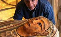 В Египте нашли 59 древних саркофагов. Один из них удалось открыть.