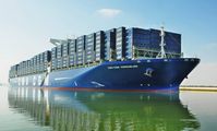 Cамое большое судно CMA CGM впервые прошло по Суэцкому каналу. 