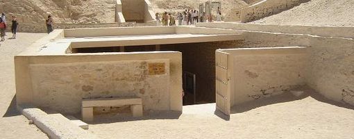 Египет надеется разрешить "загадку гробницы Нефертити" до конца года
